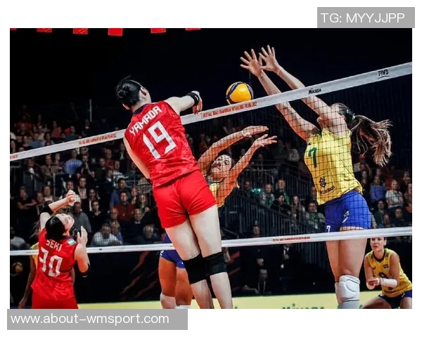 神奇的第71分钟吉马良斯与赖斯同场进球后甜蜜亲吻镜头瞬间 神奇的第71分钟吉马良斯与赖斯同场进球后甜蜜亲吻镜头瞬间