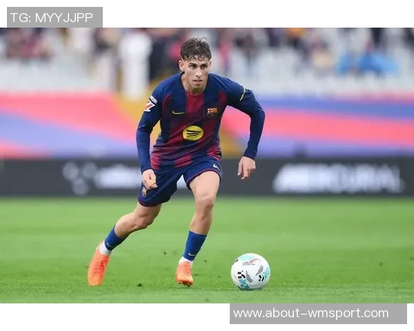 费尔明与佩德里庆祝西超杯夺冠合影分享助攻喜悦与冠军荣耀 费尔明与佩德里庆祝西超杯夺冠合影分享助攻喜悦与冠军荣耀